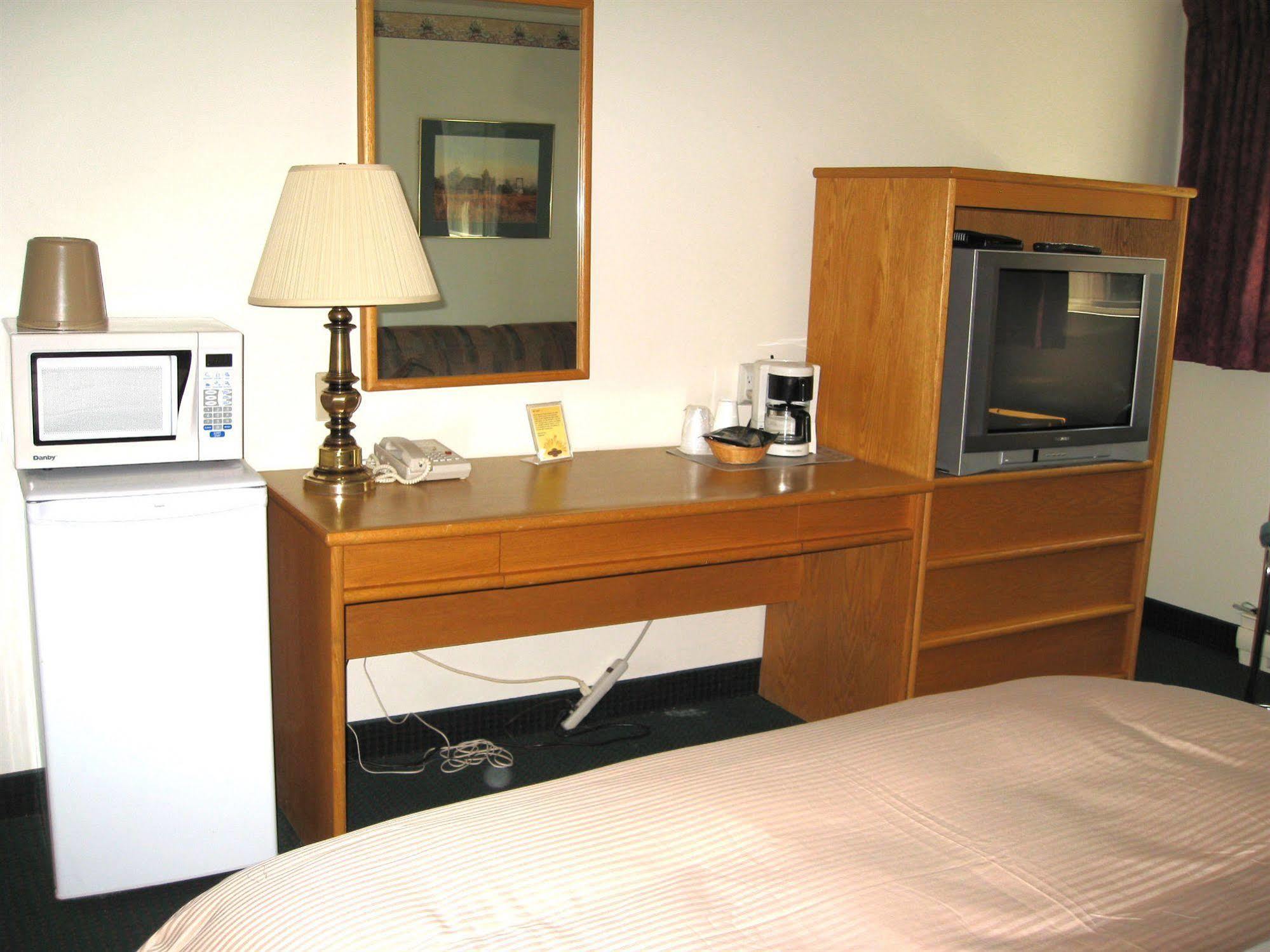 Colonial Inn Брендон Екстер'єр фото
